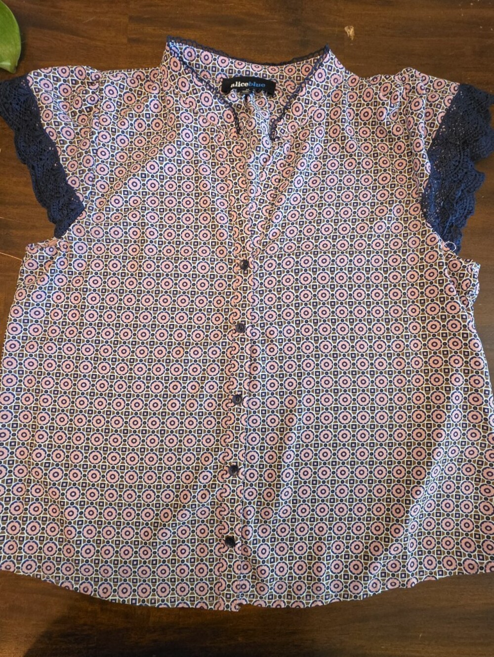 Alice Blue Geometric Print Cap Sleeve Button Down Blouse - Size M